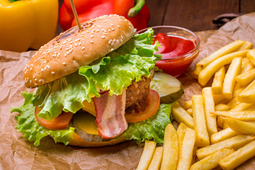 Hamurger with fries