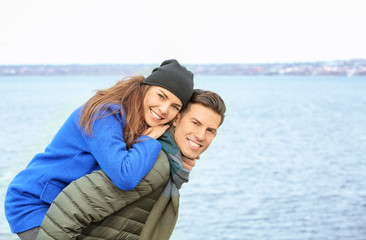 Obraz premium Beautiful couple in warm clothes having fun outdoors