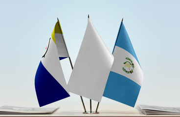 Flags of Bonaire and Guatemala with a white flag in the middle