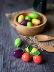 Deletable Imitation fruits in wood and ceramic bowl