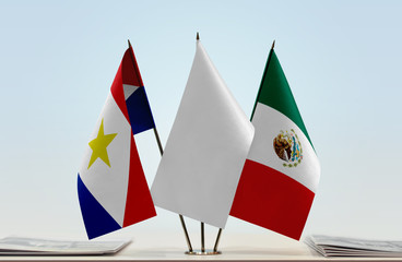 Flags of Saba and Mexico with a white flag in the middle