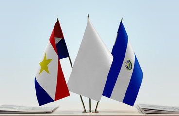 Flags of Saba and El Salvador with a white flag in the middle