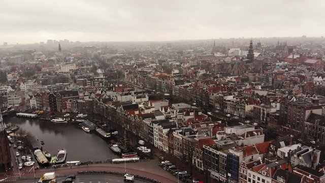 The camera flies in an aerial shot over Amsterdam and its canals to the Oude Kerk.