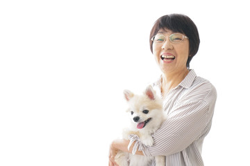 犬を買うシニア女性