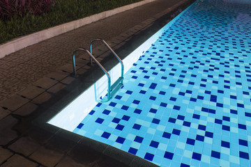 Obraz premium Shallow blue pool lighting in evening for design and backyard deck planning for family space.