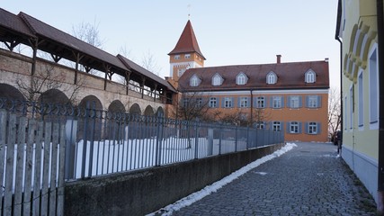 Dingolfing an der Isar Bayern Niederbayern - Kirche Altstadt im Winter mit Schnee