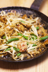 Nudelgericht mit Hühnerfleisch