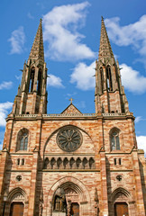 Obraz premium Obernai. Façade de l'église saints Pierre et Paul, Alsace, Bas Rhin. Grand Est