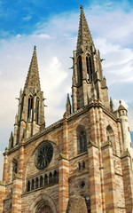 Fototapeta na wymiar Obernai. Façade de l'église saints Pierre et Paul, Alsace, Bas Rhin. Grand Est