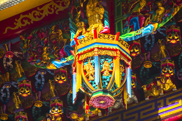 Chinese religious beliefs, temples eaves with the decoration of the same, woodcarving, Fortuna