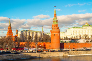 Fototapeta premium Sunset over the Moscow Kremlin and river in Russia