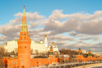 Fototapeta premium Sunset over the Moscow Kremlin and river in Russia