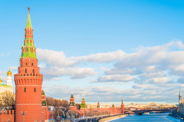 Fototapeta premium Sunset over the Moscow Kremlin and river in Russia