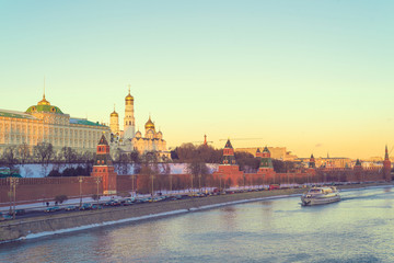 Fototapeta premium Sunset over the Moscow Kremlin and river in Russia