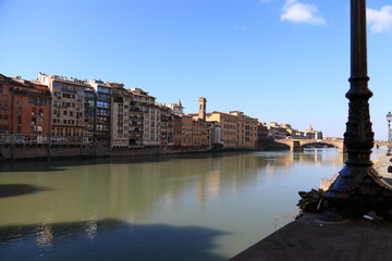 Obraz premium Fiume Arno a valle di Ponte Vecchio - Firenze