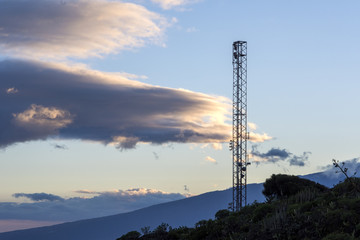 Torre de comunicación con lenticular