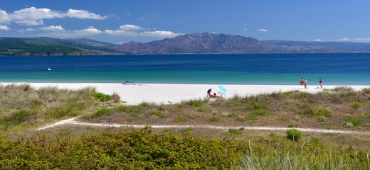 Tourists at the Langosteira white beach, Finisterre, Costa de la Muerte, Galicia, Spain, Europe