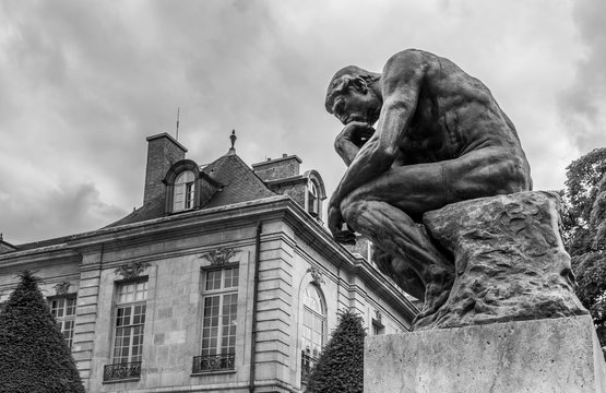 Fototapeta The Thinker (Le Penseur) - bronze sculpture by Auguste Rodin, Paris. France
