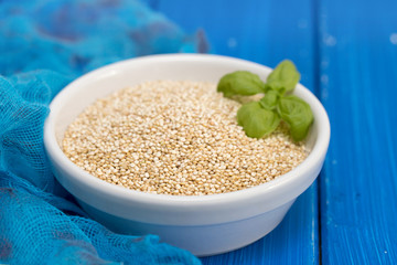 uncooked quinoa in white bowl