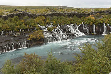 Cascada Barnafoss en Iceland.