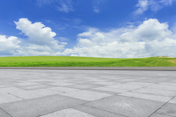The square Dizhuan and the prairie under the blue sky and white clouds