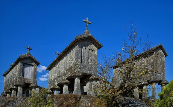 S&eacute;choirs &agrave; grain &agrave; Soajo, Minho, Portugal