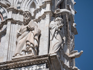 Obraz premium Sculptures of philiophers on exterior of Siena Cathedral