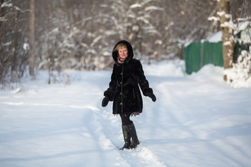 Fototapeta na wymiar Young russian woman posing in the winter at snowy park.