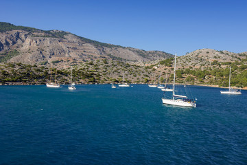 Fototapeta na wymiar View of the beautiful Bay with yachts.