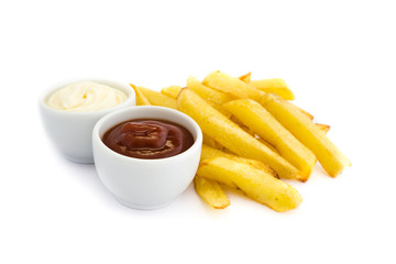 Pommes frites rot-weiß isoliert freigestellt auf weißen Hintergrund, Freisteller