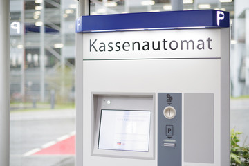Kassenautomat eines Parkhauses 
