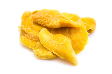 getrocknete Mango isoliert freigestellt auf weißen Hintergrund, Freisteller