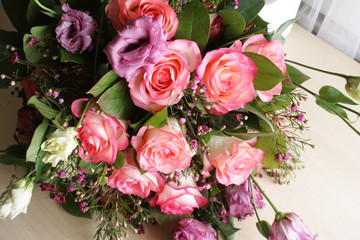 roses bouquet flowers background