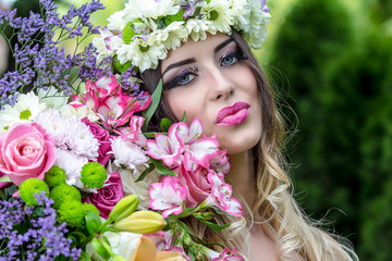 Obraz premium Beautiful woman in wreath of flowers