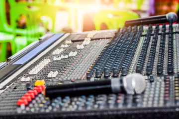 Audio mixer with a microphone for use in medium-sized meeting rooms