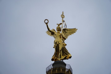 Fototapeta na wymiar berlin victory column landscape