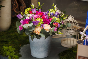 Fototapeta na wymiar beautiful bouquet in a bucket