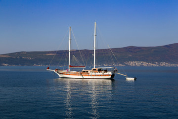 Fototapeta premium Sailing yacht with lowered sails