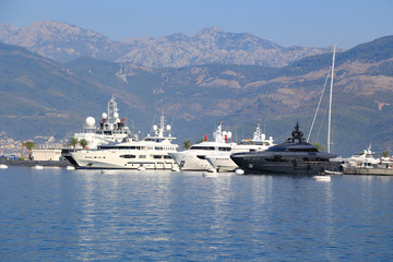 Fototapeta na wymiar Moored yachts in the seaport