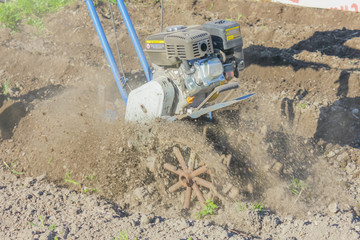 plow the ground with a motor-block. Plowing the ground. Cultivate the land, loosen it.