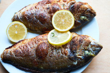 Fried fish with lemon