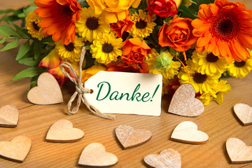 Blumen und Karte: Danke