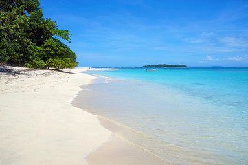 Tropical beach with an island at the horizon, Caribbean sea, Bastimentos marine park, Panama, Central America