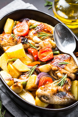 Chicken baked with vegetables.