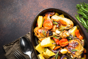 Chicken baked with vegetables.