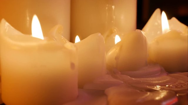 conjunto de velas encendidas para decoraci&oacute;n timelapse