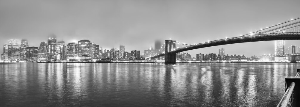 Fototapeta Manhattan at a foggy night, New York City, USA.
