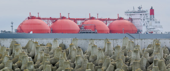 LNG TANKER - Big ship out to the sea © Wojciech Wrzesień