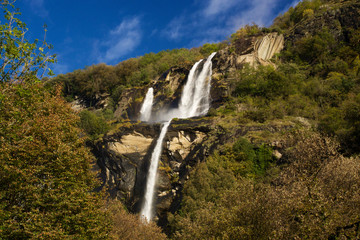 Wasserfall von Acquafraggia im Bergell, Borgonuovo, lombardi