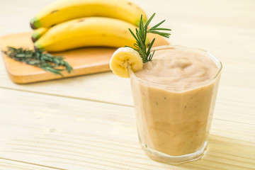banana smoothies glass